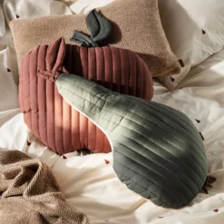 Ferm LIVING Apple Kissen 45 X 49cm -Nordic Nest 502779 01 5 EnvironmentImage a6a21a5fbf
