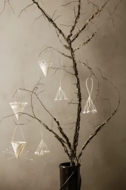 Ferm LIVING Hängender Weihnachtskegel Ø10cm 3er Pack -Nordic Nest 505198 01 5 EnvironmentImage 3dd54c0542