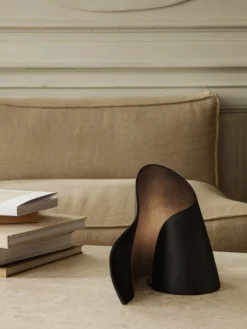 Ferm LIVING Oyster Tischleuchte -Nordic Nest 507284 01 11 EnvironmentImage 846c307c0a