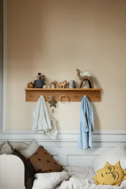 Ferm LIVING Place Rack Hakenleiste Wandregal Eiche -Nordic Nest 514412 01 4 EnvironmentImage c3152b9f42