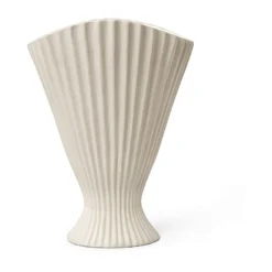 Ferm LIVING Fountain Vase 7 Ferm LIVING Fountain Vase -Nordic Nest 567436 01 3 ProductImageExtra 51896d5387
