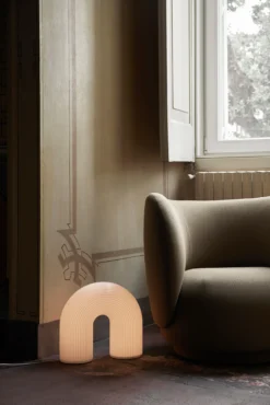 Ferm LIVING Vuelta Stehleuchte 40 X 16 X 36cm -Nordic Nest 579950 01 41 EnvironmentImage f45bd7bc39