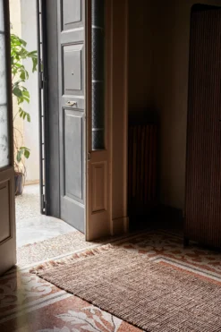 Ferm LIVING Athens Flurteppich -Nordic Nest 579963 01 31 EnvironmentImage 6d34e913fe